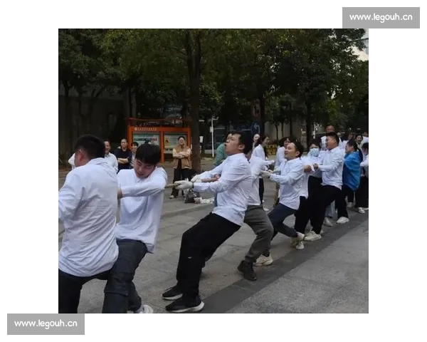 团结一心勇往直前拔河比赛助威加油稿彰显团队力量勇攀胜利巅峰